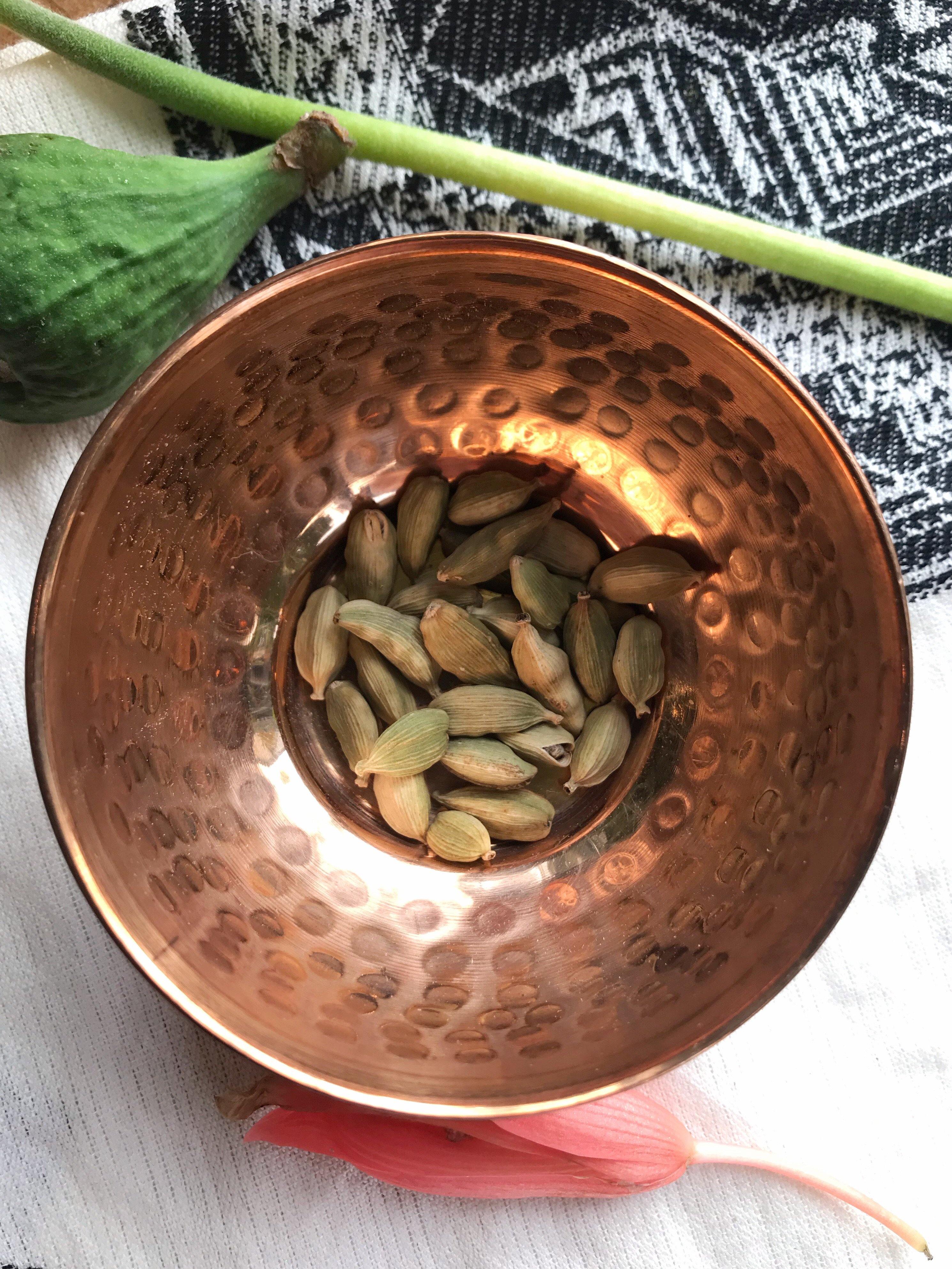 Cardamom Pods (Elettaria cardamomum) - Witching Herbs